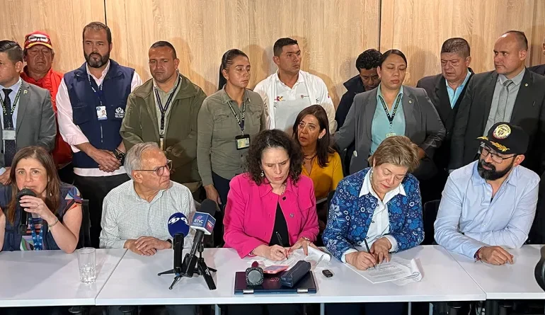 Gobierno y la base de los transportadores de carga logran acuerdo y se levanta el paro camionero