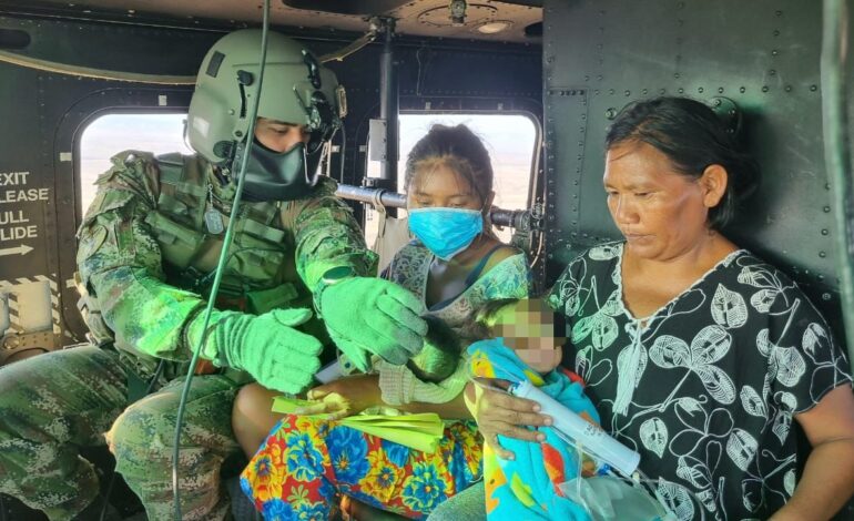 Ejército Nacional realiza evacuación aérea de menores wayúu por emergencia médica
