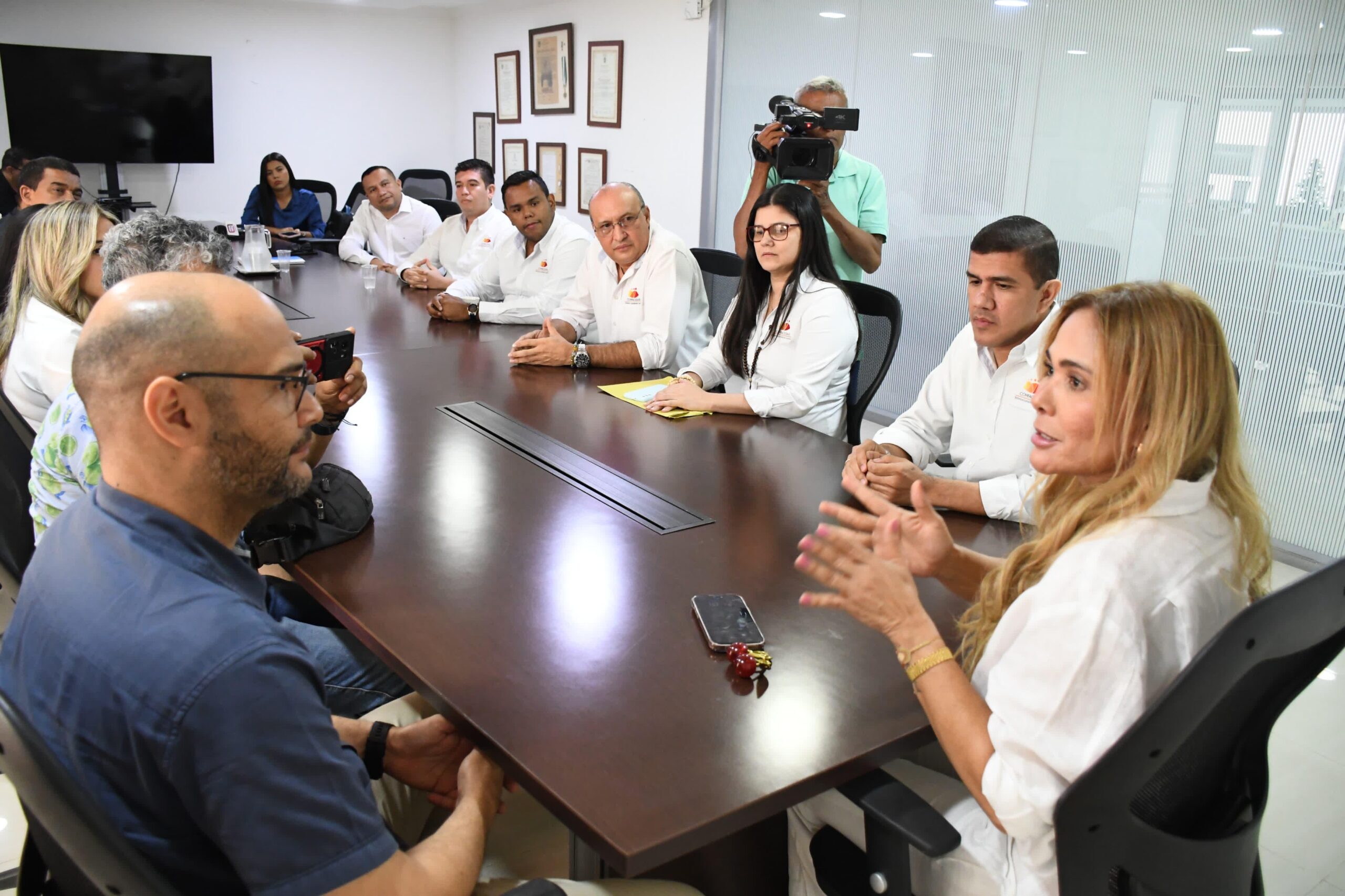 COLEGIO COMFACESAR RECIBE CERTIFICADO INTERNACIONAL DE CALIDAD