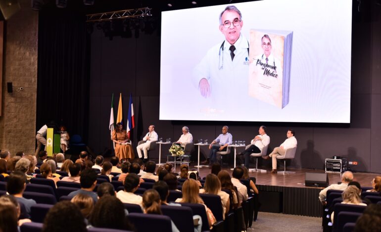 En Areandina se presentó ‘Pergamino médico’, un libro que rinde homenaje al médico Oswaldo Angulo Arévalo