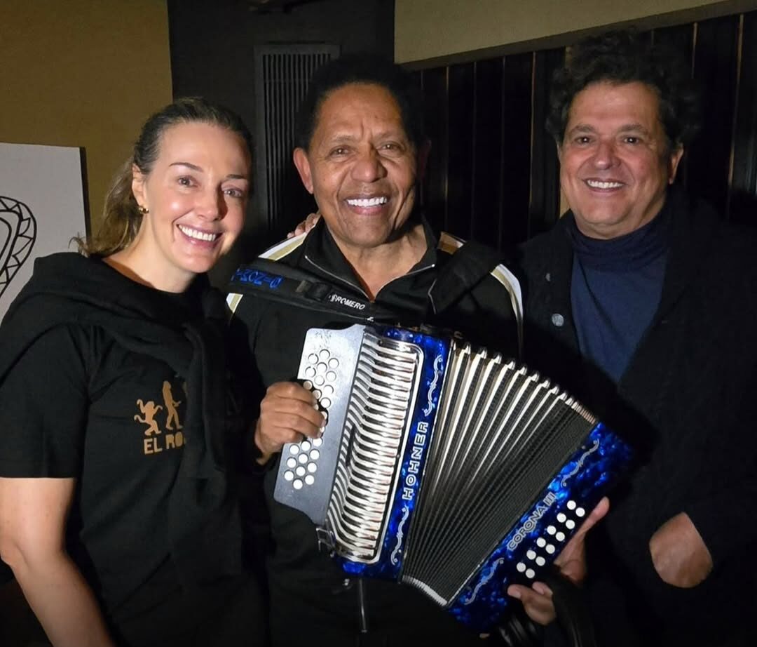 El Pollo Irra y Carlos Vives se unen para un nuevo sencillo que promete revolucionar el vallenato