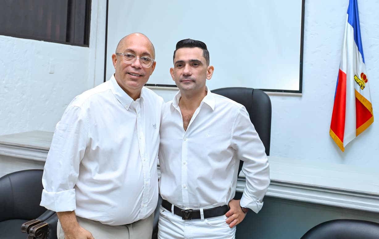 Música y esperanza: Alcaldía de Valledupar entrega donación de acordeones a Rey Vallenato Iván Zuleta Zuleta