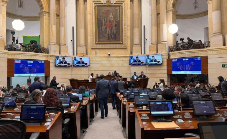 Gobierno elimina prima especial de servicios a congresistas como medida de austeridad