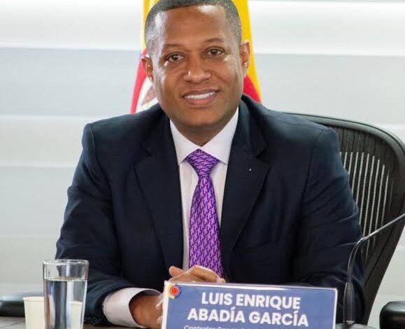 Luis Enrique Abadía lidera la carrera por la Contraloría en la recta final de la elección