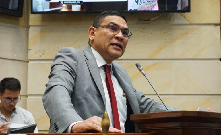 Senador Didier Lobo rechaza resolución de la CREG y exige frenar cobros adicionales a los hogares del Caribe